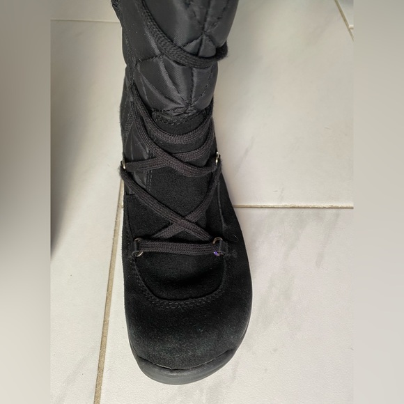 American Eagle : Size 7M Black (snow bunny ) tall winter boots , Like New - Picture 5 of 10